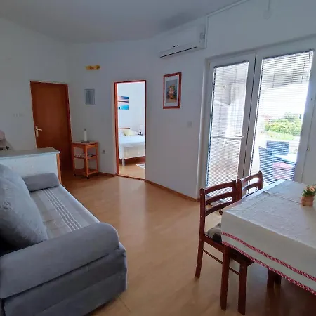 Apartment Kastelina Vir