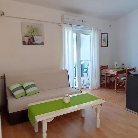 Apartment Kastelina *