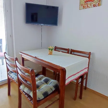 Kastelina Apartment *